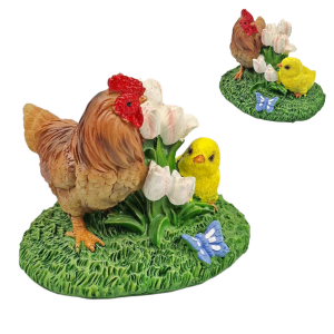 Kura z kurczakiem na trawie - figurka ceramiczna 11 x 13cm /09170
